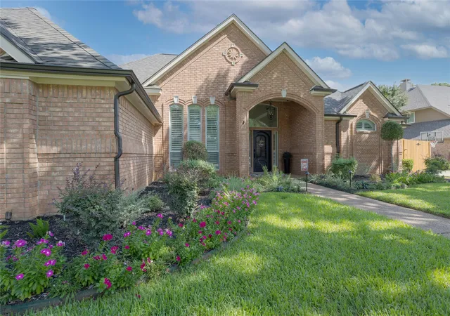 Photo 3 of Single family home for sale at 5601 Sycamore Dr, Colleyville, TX 76034 | MLS# 21399667 | Listing updated on 2026-10-07