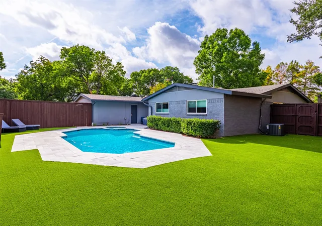 Photo 3 of Single family home for sale at 2914 Whitemarsh Cir, Richardson, TX 75080 | MLS# 21398030 | Listing updated on 2026-10-09