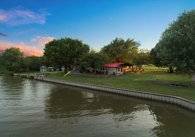 Manufactured home for sale at 308 Causeway Cvs, Kemp, TX 75143 | MLS# 21388588