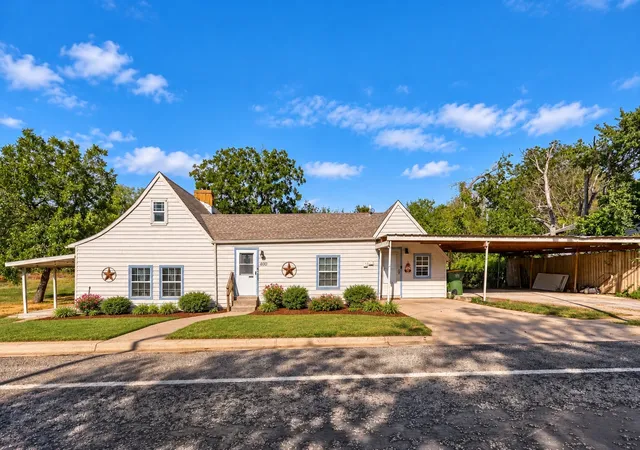 Single family home for sale at 400 S 3rd Street, Grandview, TX 76050 | MLS# 21399012 | Listing updated on 2026-10-10