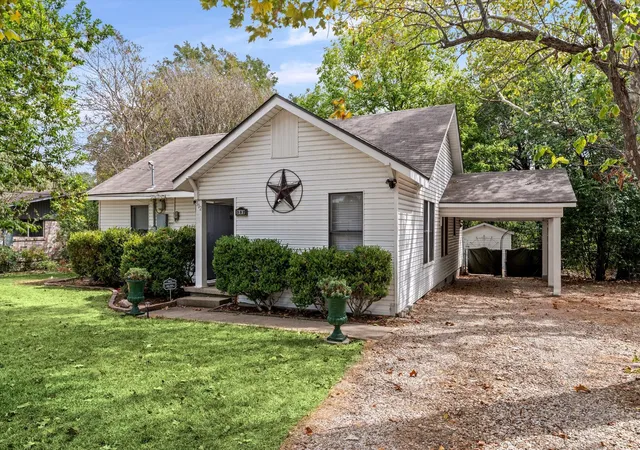 Photo 1 of Single family home for sale at 302 W Billington Dr, Robinson, TX 76706 | MLS# 21398330 | Listing updated on 2026-10-02