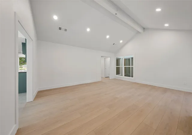 Photo 4 of Single family home for sale at 9917 Sandalwood Dr, Woodway, TX 76712 | MLS# 21388058 | Listing updated on 2026-10-02