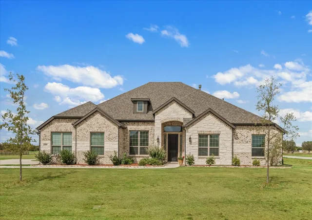 Photo 1 of Single family home for sale at 8200 Honeywell Ave, Greenville, TX 75402 | MLS# 21398775 | Listing updated on 2026-10-08