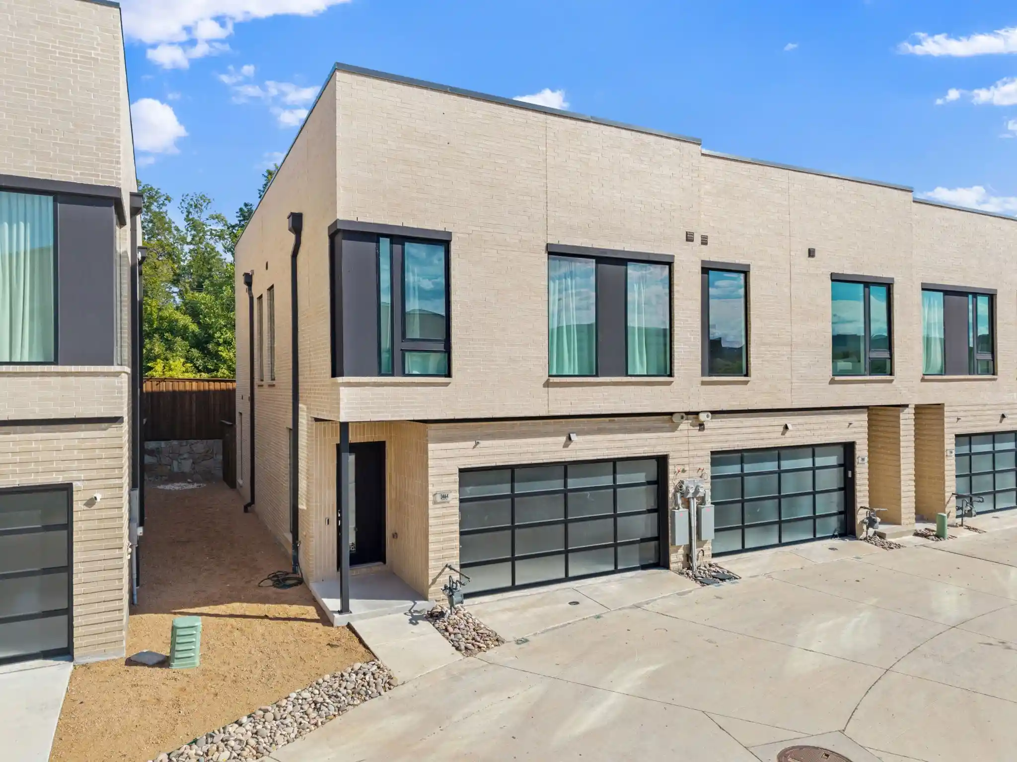 Photo 1 of Townhouse for sale at 3464 Heritage Pl, Richardson, TX 75082 | MLS# 21399271 | Listing updated on 2026-10-19