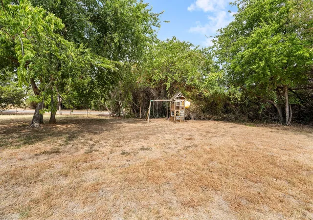 Photo 2 of Single family home for sale at 4600 Hunters Glen Ct, Granbury, TX 76048 | MLS# 21392213 | Listing updated on 2026-10-02