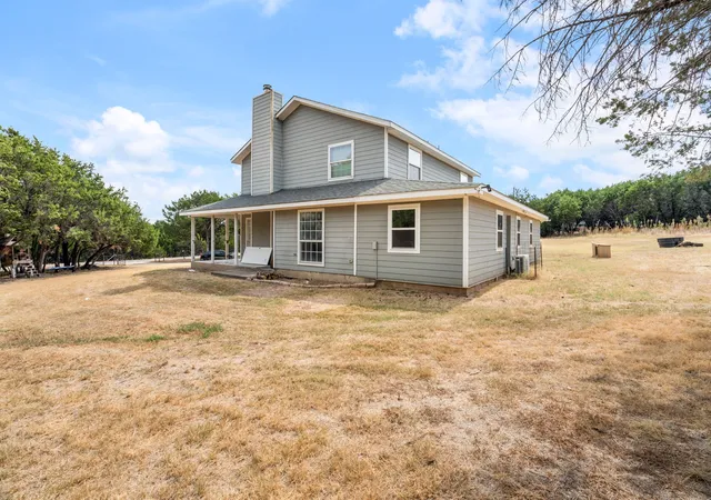Photo 3 of Single family home for sale at 4600 Hunters Glen Ct, Granbury, TX 76048 | MLS# 21392213 | Listing updated on 2026-10-02