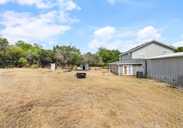 Photo 3 of Single family home for sale at 4600 Hunters Glen Ct, Granbury, TX 76048 | MLS# 21392213 | Listing updated on 2026-10-02