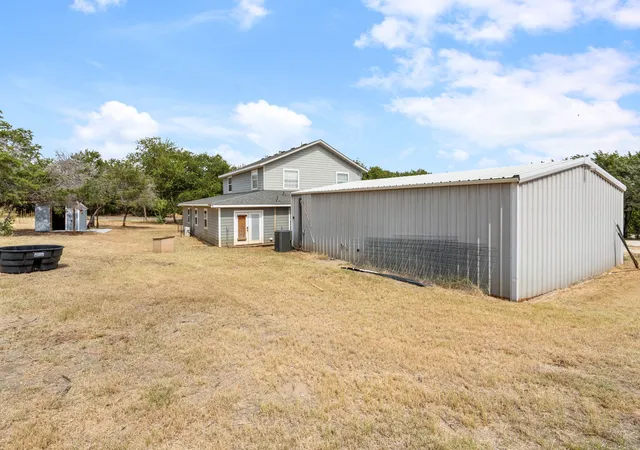 Photo 4 of Single family home for sale at 4600 Hunters Glen Ct, Granbury, TX 76048 | MLS# 21392213 | Listing updated on 2026-10-02