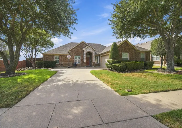 Photo 2 of Single family home for sale at 501 Branchwood Dr, Midlothian, TX 76065 | MLS# 21385335 | Listing updated on 2026-10-02