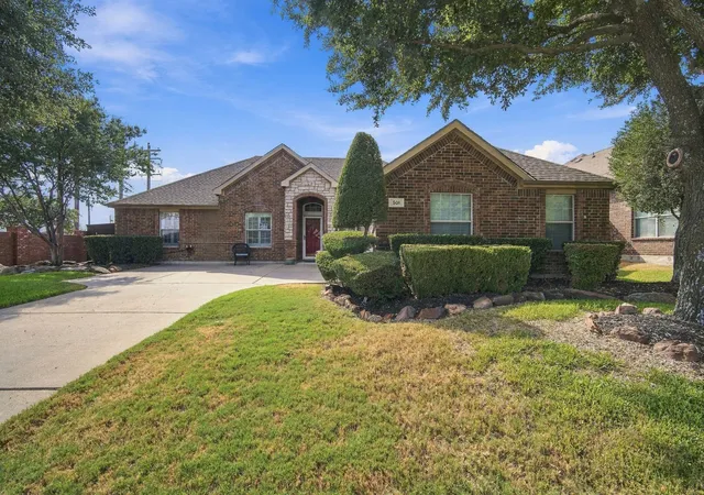Photo 3 of Single family home for sale at 501 Branchwood Dr, Midlothian, TX 76065 | MLS# 21385335 | Listing updated on 2026-10-02