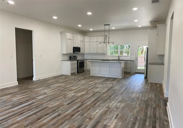 Photo 3 of Single family home for sale at 702 Davis Ave, Quitman, TX 75783 | MLS# 21401072 | Listing updated on 2026-10-03
