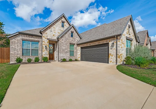 Photo 1 of Single family home for sale at 709 Winecup Way, Midlothian, TX 76065 | MLS# 21400587 | Listing updated on 2026-10-10