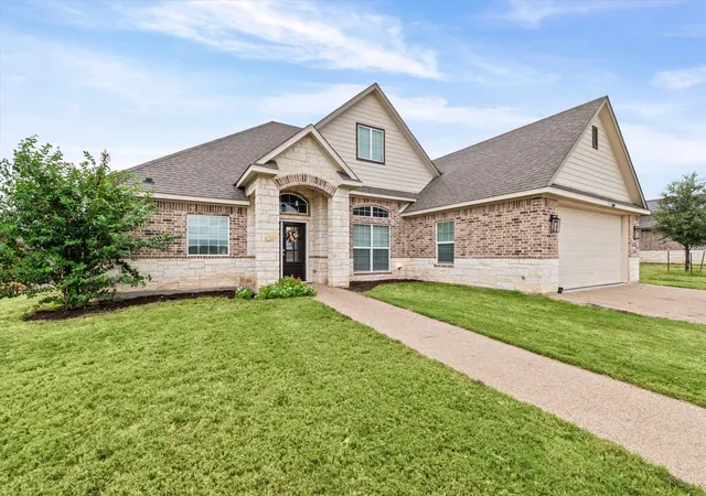 Photo 1 of Single family home for sale at 370 Frederick Dr, Waco, TX 76706 | MLS# 21398344 | Listing updated on 2026-10-02