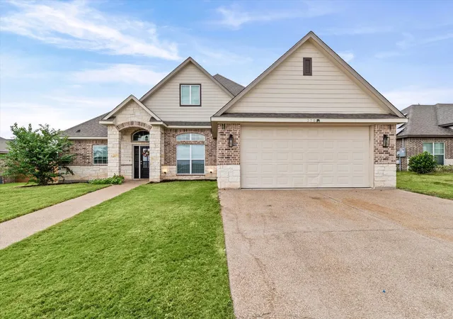 Photo 3 of Single family home for sale at 370 Frederick Dr, Waco, TX 76706 | MLS# 21398344 | Listing updated on 2026-10-02