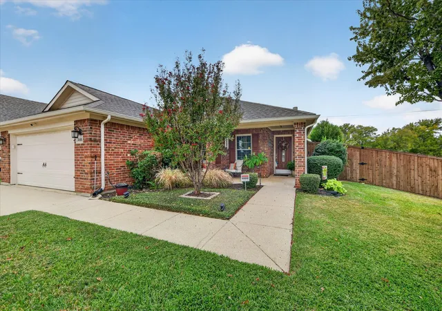 Photo 2 of Single family home for sale at 3101 Topanga Cyn Dr, Corinth, TX 76210 | MLS# 21395874 | Listing updated on 2026-10-07