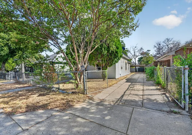 Photo 4 of Sale Pending at 1714 Bessie St, Fort Worth, TX 76104 | MLS# 21400160 | Listing updated on 2026-10-05