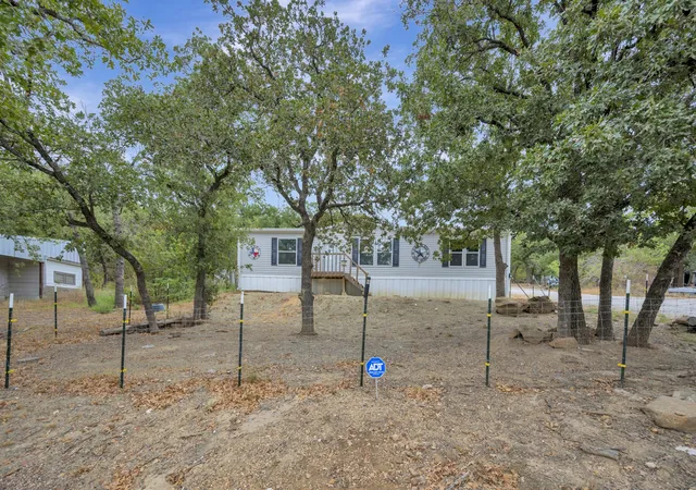 Photo 2 of Manufactured home for sale at 445 Lakeside Dr, Bowie, TX 76230 | MLS# 21397787 | Listing updated on 2026-10-03