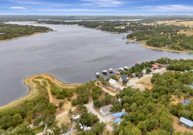 Photo 3 of Manufactured home for sale at 445 Lakeside Dr, Bowie, TX 76230 | MLS# 21397787 | Listing updated on 2026-10-03