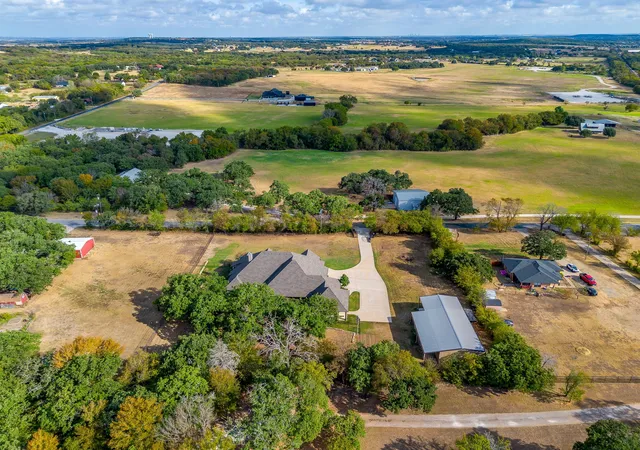 Photo 3 of Single family home for sale at 1025 County Rd 913, Joshua, TX 76058 | MLS# 21398571 | Listing updated on 2026-10-02