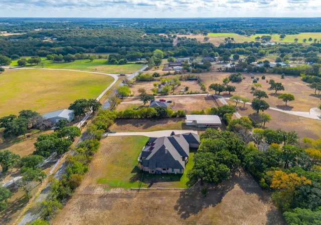 Photo 4 of Single family home for sale at 1025 County Rd 913, Joshua, TX 76058 | MLS# 21398571 | Listing updated on 2026-10-02
