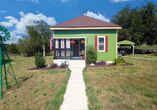 Photo 1 of Single family home for sale at 547 E Hill St, Hamilton, TX 76531 | MLS# 21401079 | Listing updated on 2026-10-09