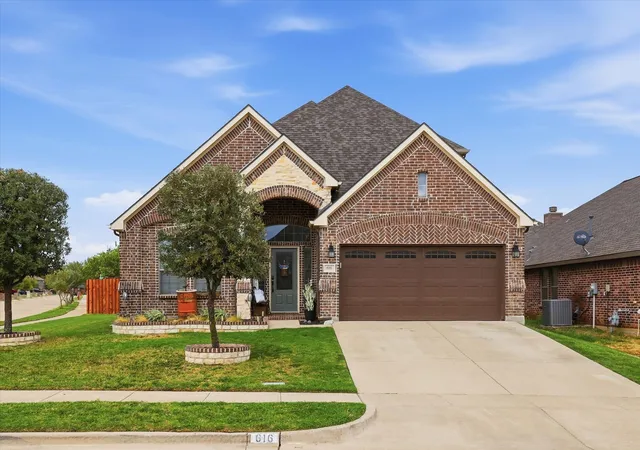 Photo 1 of Single family home for sale at 616 Seabourne Dr, Fort Worth, TX 76179 | MLS# 21400782 | Listing updated on 2026-10-02