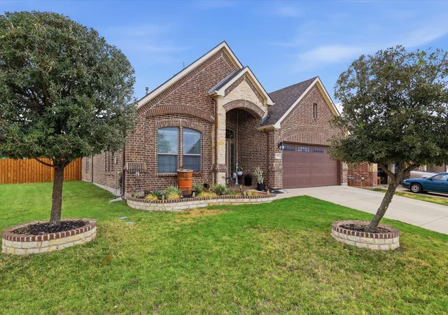 Photo 2 of Single family home for sale at 616 Seabourne Dr, Fort Worth, TX 76179 | MLS# 21400782 | Listing updated on 2026-10-02