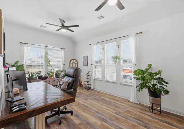 Photo 4 of Single family home for sale at 616 Seabourne Dr, Fort Worth, TX 76179 | MLS# 21400782 | Listing updated on 2026-10-02
