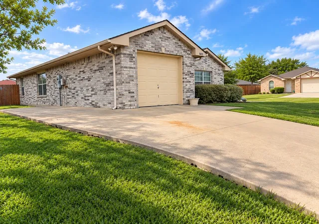Photo 3 of Single family home for sale at 1605 Canary Is Ct, Dallas, TX 75217 | MLS# 21401149 | Listing updated on 2026-10-02