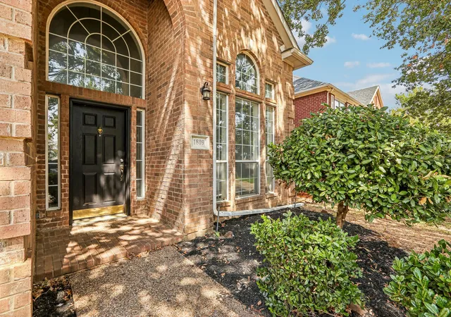 Photo 2 of Single family home for sale at 1809 Morning Glory Dr, Corinth, TX 76210 | MLS# 21395575 | Listing updated on 2026-10-09