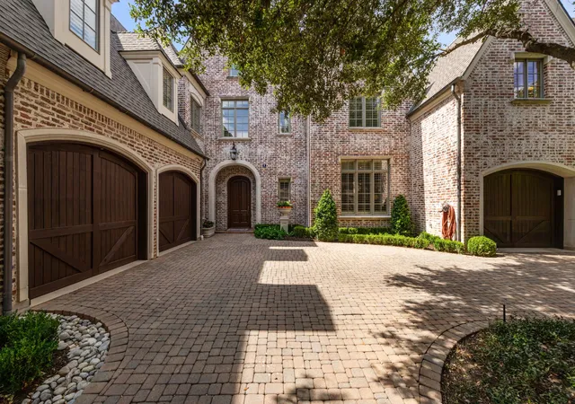 Photo 2 of Single family home for sale at 6 Blf Park, Dallas, TX 75220 | MLS# 21395097 | Listing updated on 2026-10-03