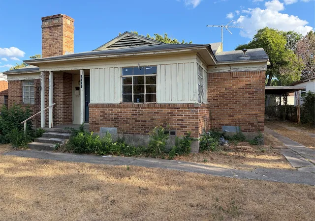 Photo 1 of Single family home for sale at 2726 Avon St, Dallas, TX 75211 | MLS# 21401174 | Listing updated on 2026-10-02