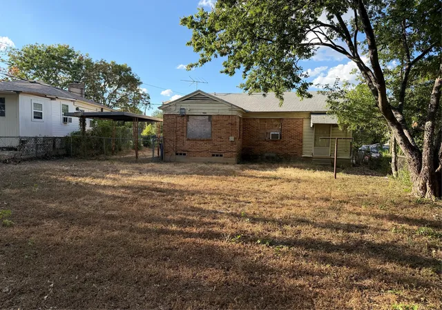 Photo 3 of Single family home for sale at 2726 Avon St, Dallas, TX 75211 | MLS# 21401174 | Listing updated on 2026-10-02