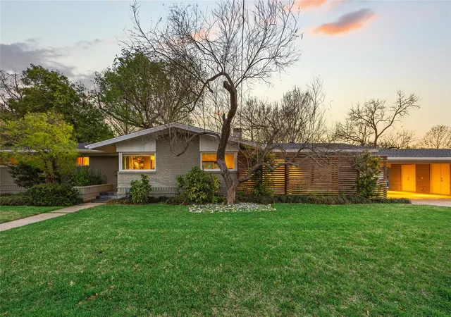 Photo 2 of Single family home for sale at 6631 Ridgemont Dr, Dallas, TX 75214 | MLS# 21388657 | Listing updated on 2026-10-07