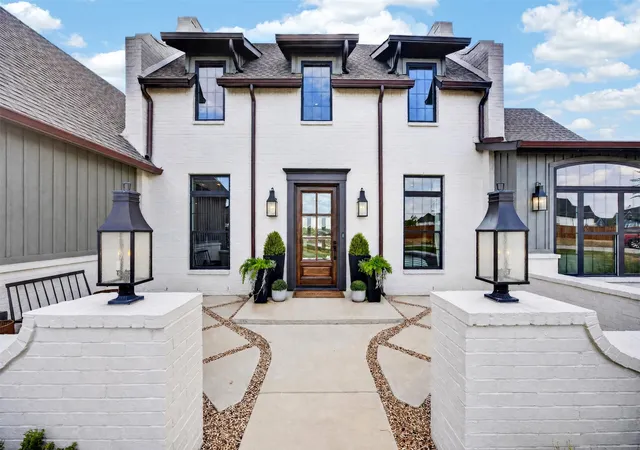 Photo 3 of Single family home for sale at 210 Low Bird Ln, Waxahachie, TX 75167 | MLS# 21392334 | Listing updated on 2026-10-01