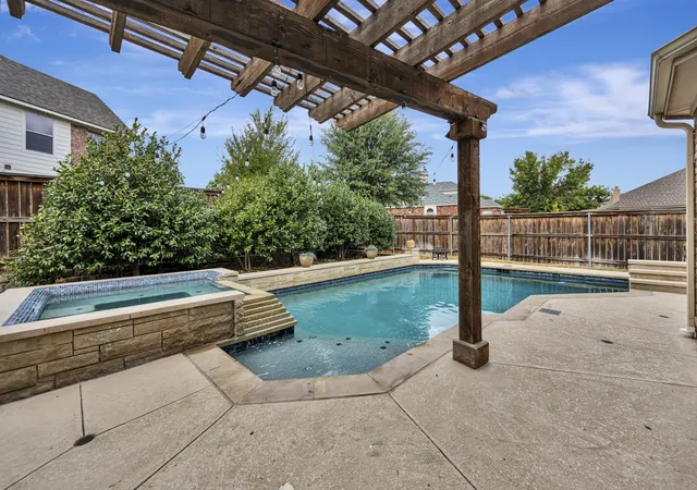 Photo 3 of Single family home for sale at 9209 Bayard St, Fort Worth, TX 76244 | MLS# 21398100 | Listing updated on 2026-10-02