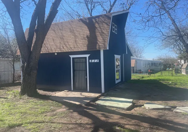 Photo 2 of Single family home for sale at 511 Denver St, Alvord, TX 76225 | MLS# 21401178 | Listing updated on 2026-10-02