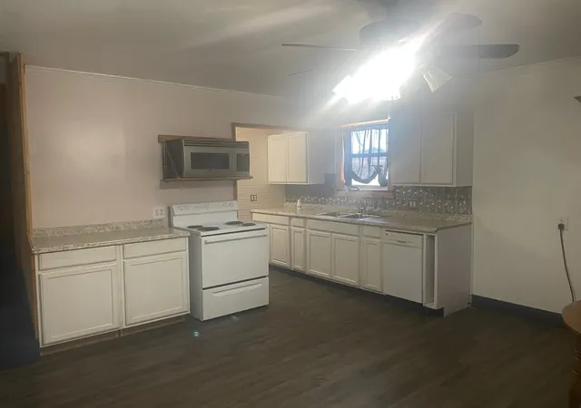 Photo 3 of Single family home for sale at 511 Denver St, Alvord, TX 76225 | MLS# 21401178 | Listing updated on 2026-10-02