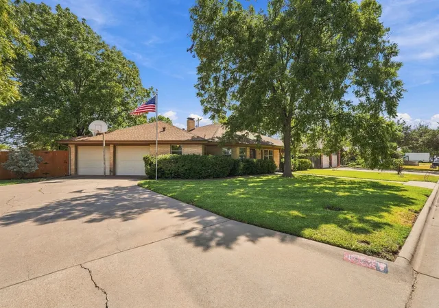Photo 2 of Single family home for sale at 4333 Caprock Rd, Abilene, TX 79606 | MLS# 21400427 | Listing updated on 2026-10-10