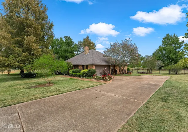 Photo 3 of Single family home for sale at 5651 Bittersweet Dr, Bossier City, LA 71112 | MLS# 21397821 | Listing updated on 2026-10-07