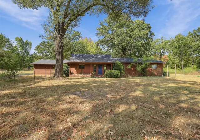 Photo 3 of Single family home for sale at 180 N Fm 911, Avery, TX 75554 | MLS# 21398071 | Listing updated on 2026-10-02
