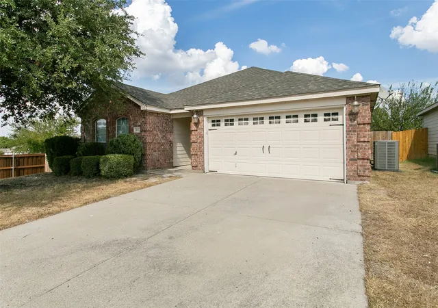 Photo 2 of Single family home for sale at 14032 Sand Hills Dr, Haslet, TX 76052 | MLS# 21383892 | Listing updated on 2026-10-02