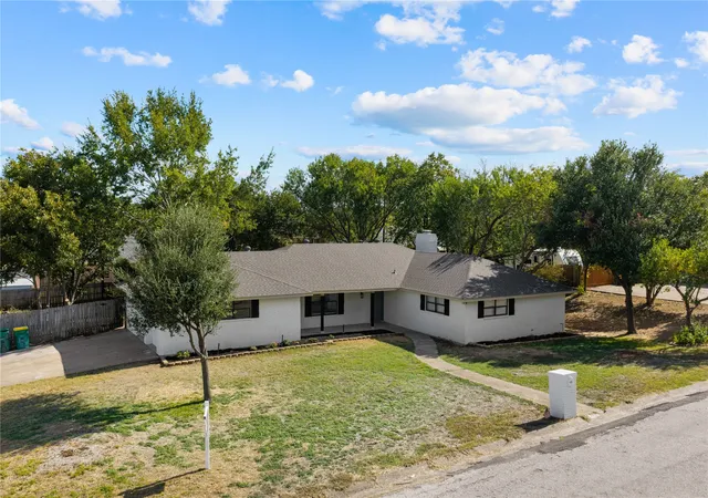 Photo 2 of Single family home for sale at 125 E Dawn Dr, Waco, TX 76706 | MLS# 21398150 | Listing updated on 2026-10-02