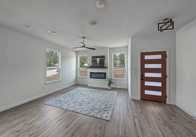 Photo 3 of Single family home for sale at 5822 Stonegate Cir, Granbury, TX 76048 | MLS# 21391210 | Listing updated on 2026-10-02