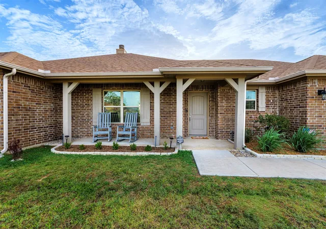 Photo 3 of Single family home for sale at 129 Springwood Ranch Loop, Springtown, TX 76082 | MLS# 21401200 | Listing updated on 2026-10-02