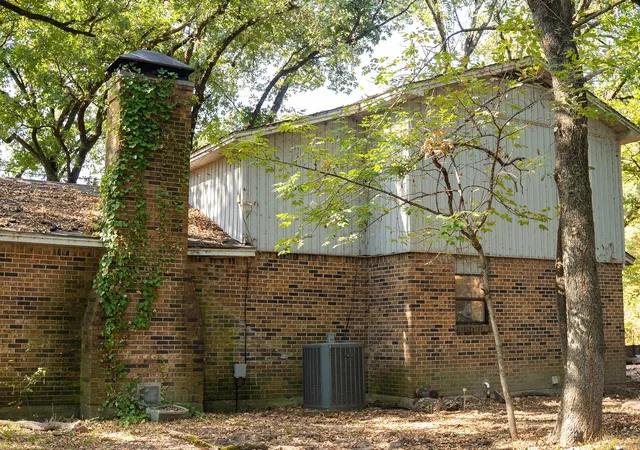 Photo 2 of Single family home for sale at 9760 Cherokee Trl, Quinlan, TX 75474 | MLS# 21390327 | Listing updated on 2026-10-10