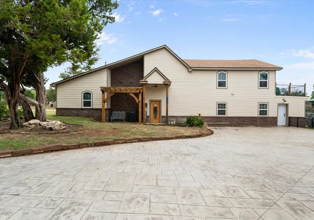 Photo 1 of Single family home for sale at 419 Sky Harbour Ct, Granbury, TX 76049 | MLS# 21401304 | Listing updated on 2026-10-06