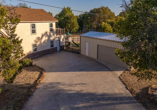 Photo 2 of Single family home for sale at 419 Sky Harbour Ct, Granbury, TX 76049 | MLS# 21401304 | Listing updated on 2026-10-06