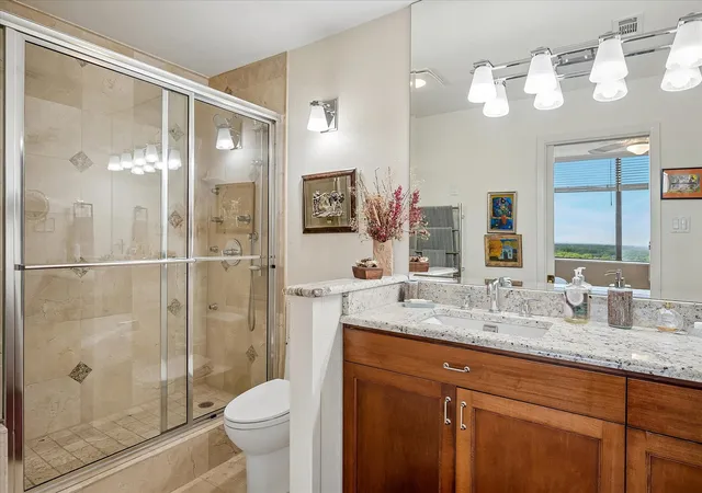 Listing Photo 5 - Condo for sale in building located at 6335 W Nw Hwy, Dallas, TX 75225 - Unit #1117