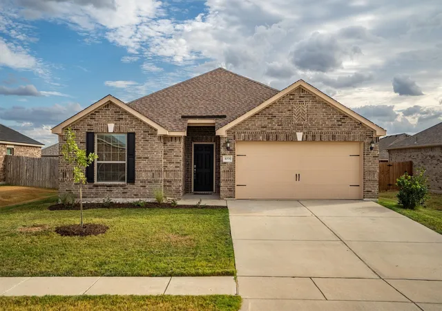 Photo 1 of Single family home for sale at 4006 Lakeview Dr, Sanger, TX 76266 | MLS# 21400131 | Listing updated on 2026-10-04